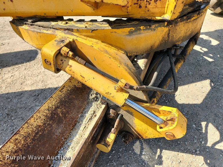 image for item MW9734 1988 John Deere 570B  motor grader