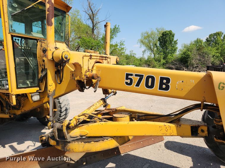 image for item MW9734 1988 John Deere 570B  motor grader