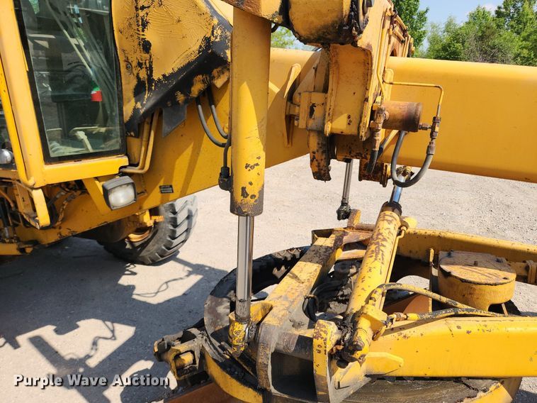 image for item MW9734 1988 John Deere 570B  motor grader