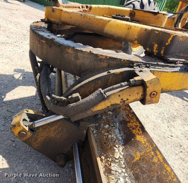 image for item MW9734 1988 John Deere 570B  motor grader