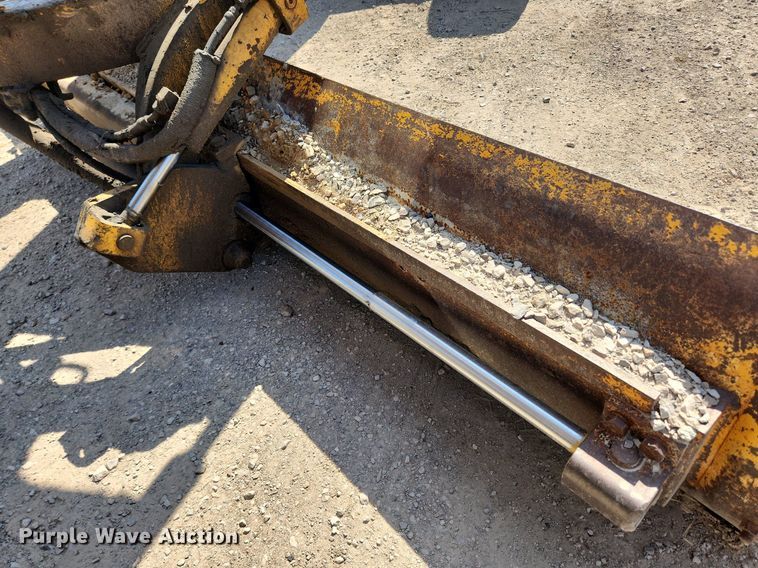 image for item MW9734 1988 John Deere 570B  motor grader