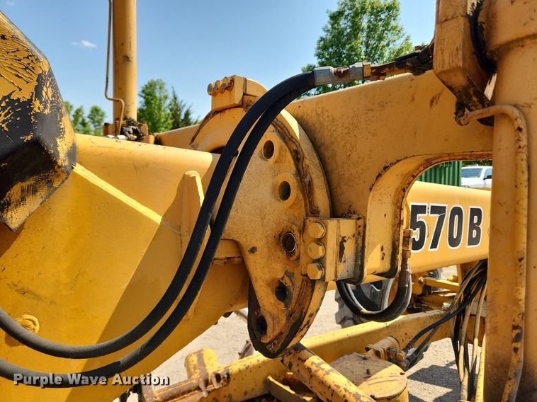 image for item MW9734 1988 John Deere 570B  motor grader