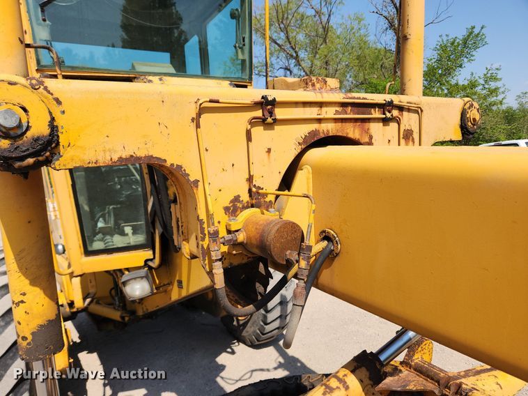 image for item MW9734 1988 John Deere 570B  motor grader