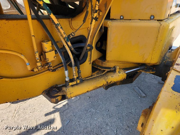 image for item MW9734 1988 John Deere 570B  motor grader