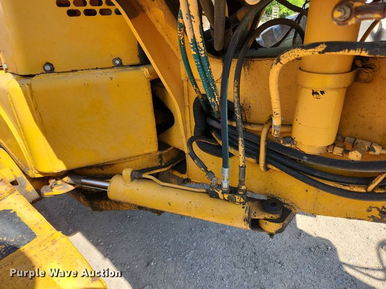 image for item MW9734 1988 John Deere 570B  motor grader