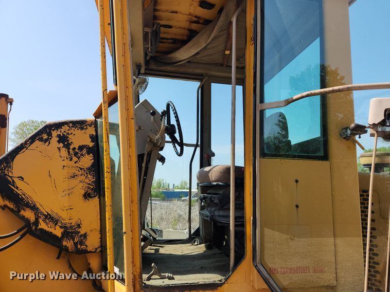 image for item MW9734 1988 John Deere 570B  motor grader