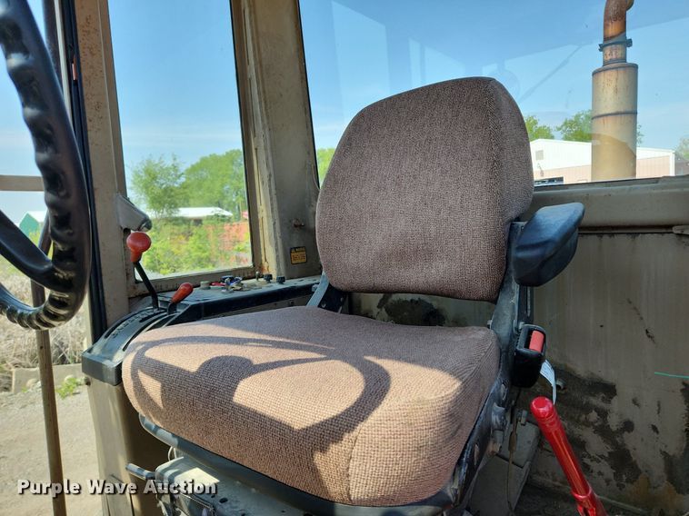 image for item MW9734 1988 John Deere 570B  motor grader