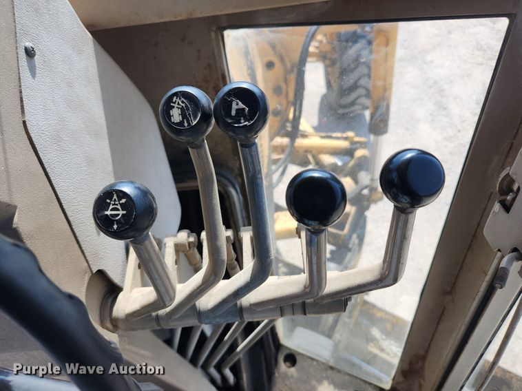 image for item MW9734 1988 John Deere 570B  motor grader