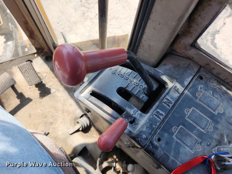 image for item MW9734 1988 John Deere 570B  motor grader