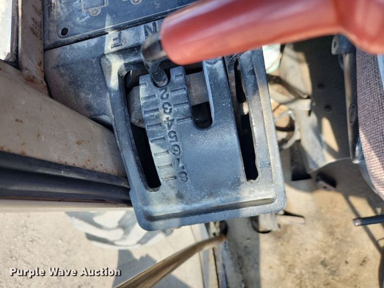 image for item MW9734 1988 John Deere 570B  motor grader