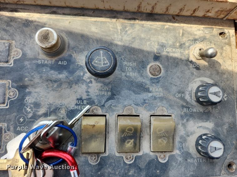 image for item MW9734 1988 John Deere 570B  motor grader