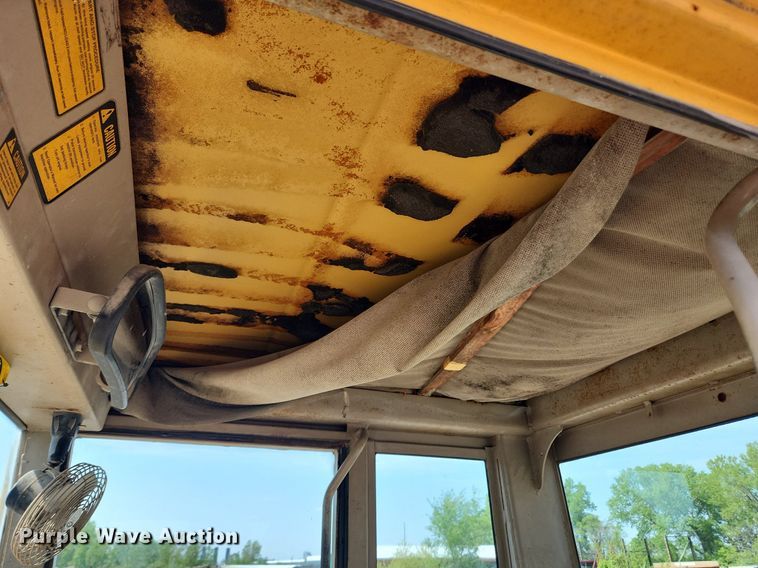 image for item MW9734 1988 John Deere 570B  motor grader