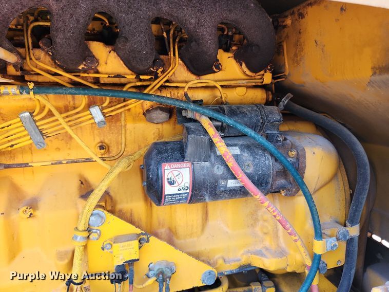 image for item MW9734 1988 John Deere 570B  motor grader