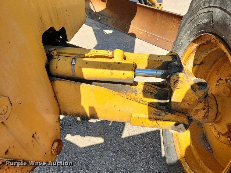 image for item MW9734 1988 John Deere 570B  motor grader