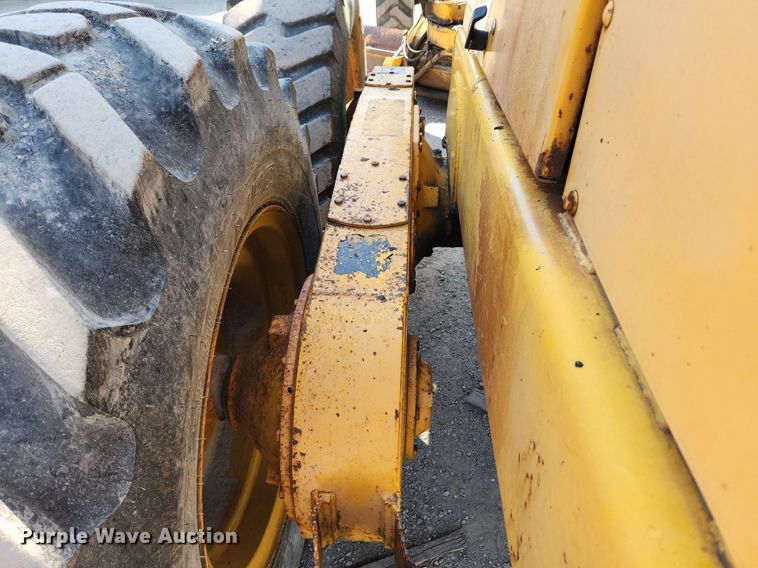 image for item MW9734 1988 John Deere 570B  motor grader