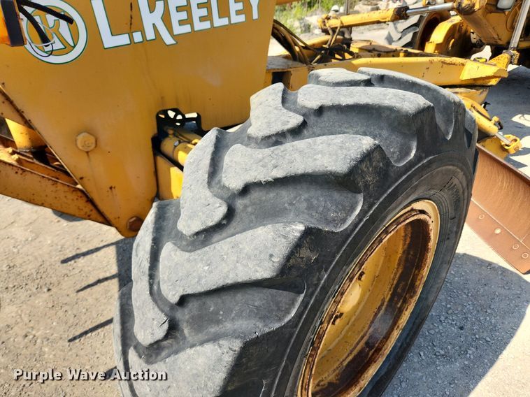 image for item MW9734 1988 John Deere 570B  motor grader