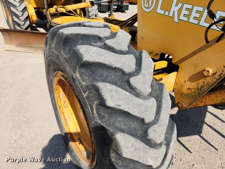 image for item MW9734 1988 John Deere 570B  motor grader