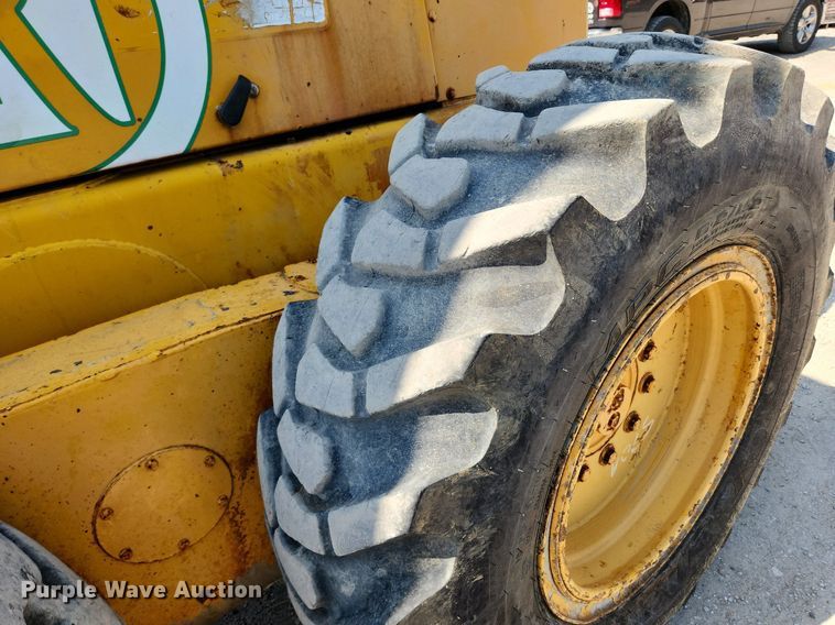 image for item MW9734 1988 John Deere 570B  motor grader