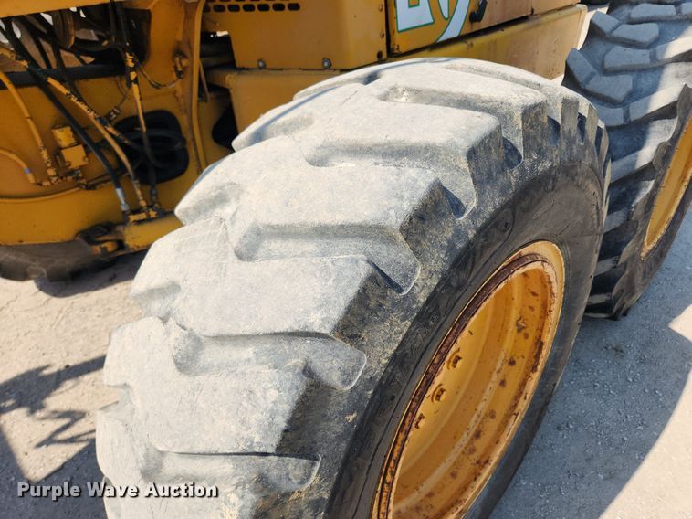 image for item MW9734 1988 John Deere 570B  motor grader