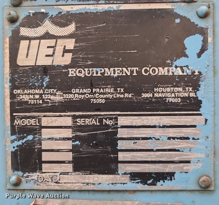 image for item MX9616 1999 International 4700  truck cab and chassis with crane