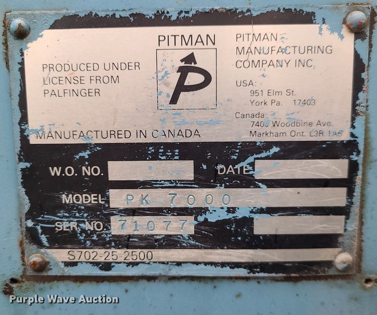 image for item MX9616 1999 International 4700  truck cab and chassis with crane