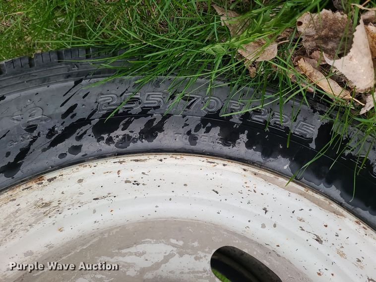 image for item MX9616 1999 International 4700  truck cab and chassis with crane