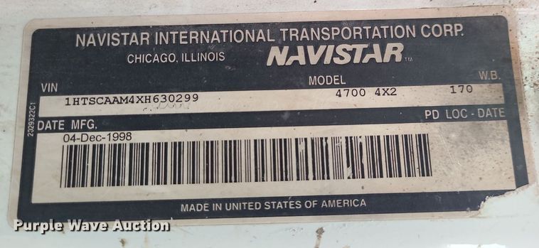 image for item MX9616 1999 International 4700  truck cab and chassis with crane