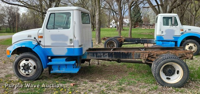 image for item MX9618 1999 International 4700  truck cab and chassis