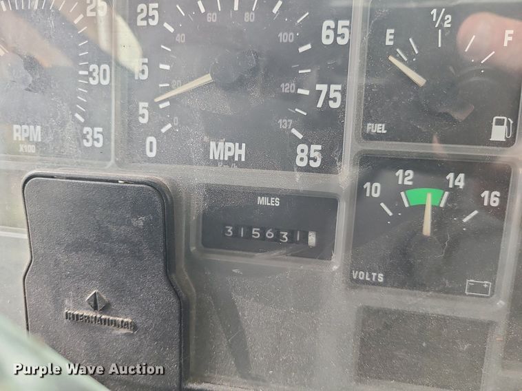 image for item MX9618 1999 International 4700  truck cab and chassis