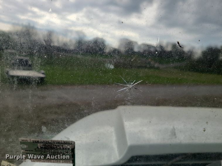 image for item MX9618 1999 International 4700  truck cab and chassis