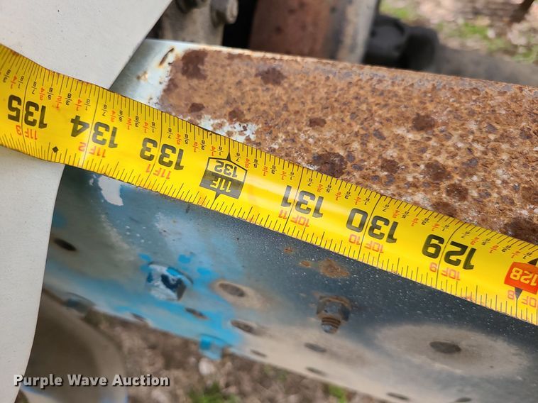 image for item MX9618 1999 International 4700  truck cab and chassis