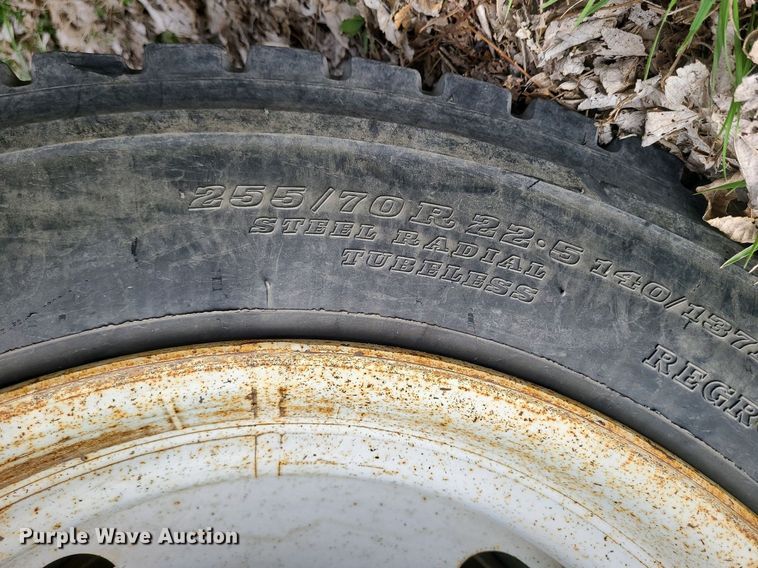 image for item MX9618 1999 International 4700  truck cab and chassis