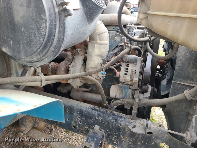 image for item MX9618 1999 International 4700  truck cab and chassis