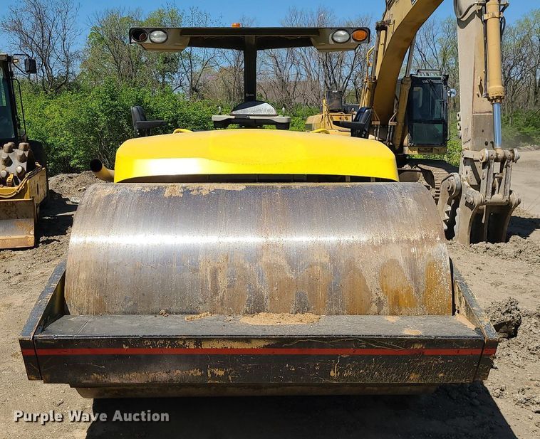 image for item MX9648 Hypac C784  double drum vibratory roller