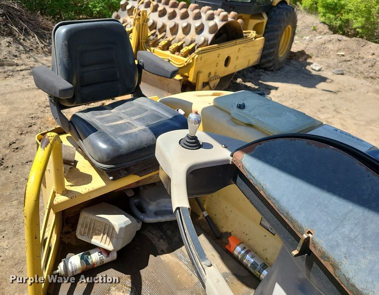 image for item MX9648 Hypac C784  double drum vibratory roller