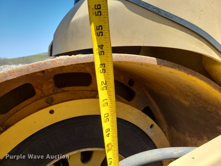 image for item MX9648 Hypac C784  double drum vibratory roller