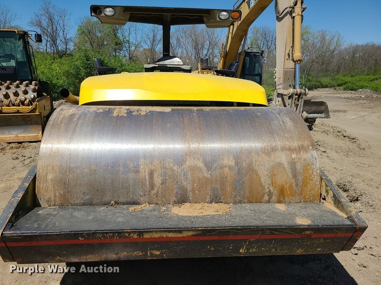 image for item MX9648 Hypac C784  double drum vibratory roller