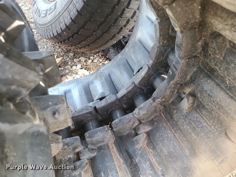 image for item MX9658 17" W excavator tracks