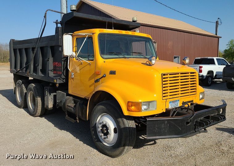 image for item MX9659 2002 International 4900  dump truck