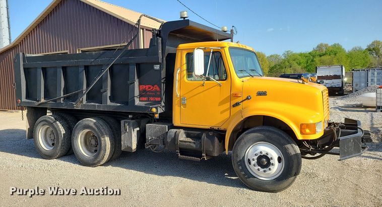 image for item MX9659 2002 International 4900  dump truck