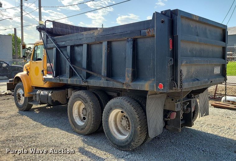 image for item MX9659 2002 International 4900  dump truck