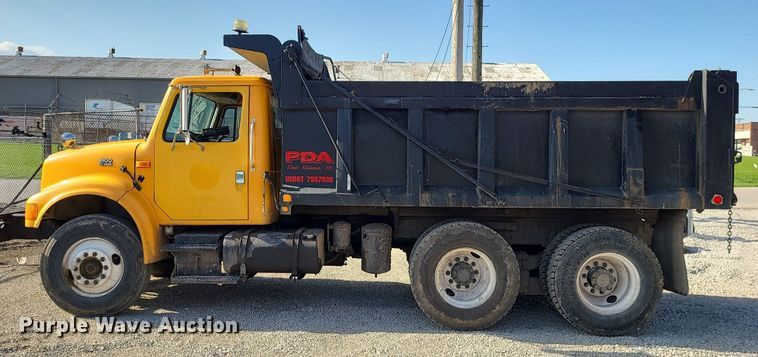 image for item MX9659 2002 International 4900  dump truck