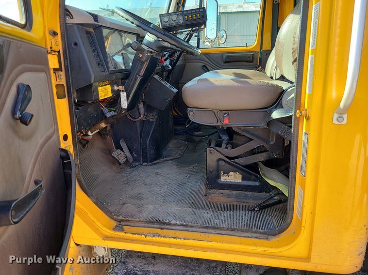 image for item MX9659 2002 International 4900  dump truck