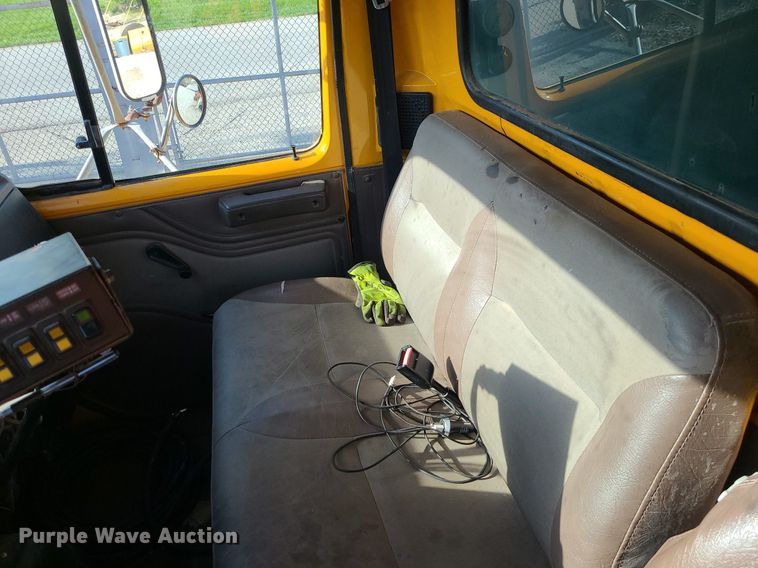 image for item MX9659 2002 International 4900  dump truck