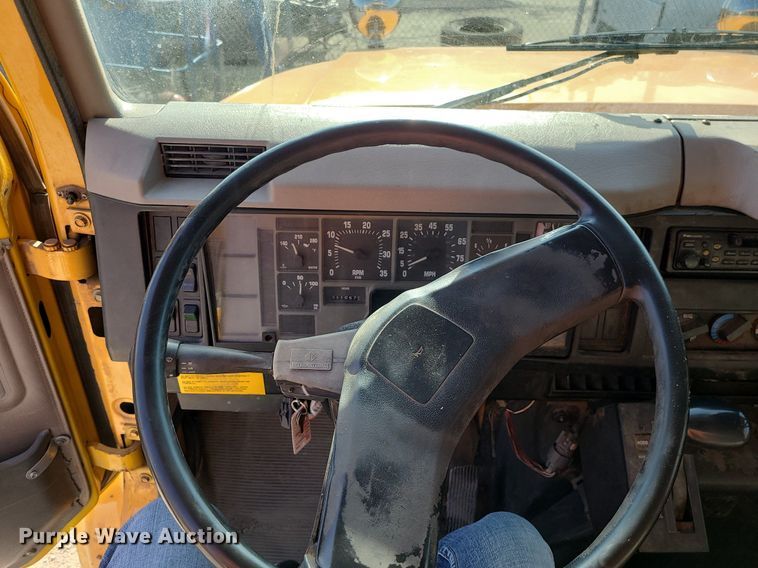 image for item MX9659 2002 International 4900  dump truck