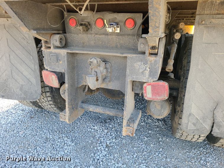 image for item MX9659 2002 International 4900  dump truck