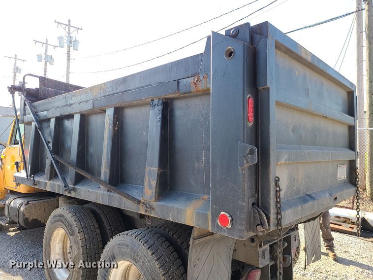 image for item MX9659 2002 International 4900  dump truck