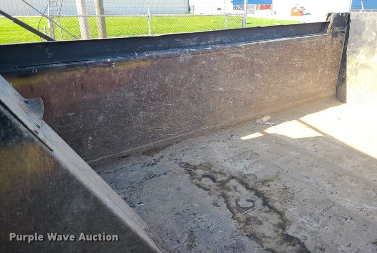 image for item MX9659 2002 International 4900  dump truck