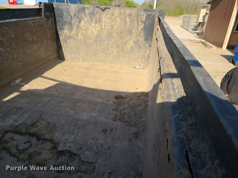 image for item MX9659 2002 International 4900  dump truck