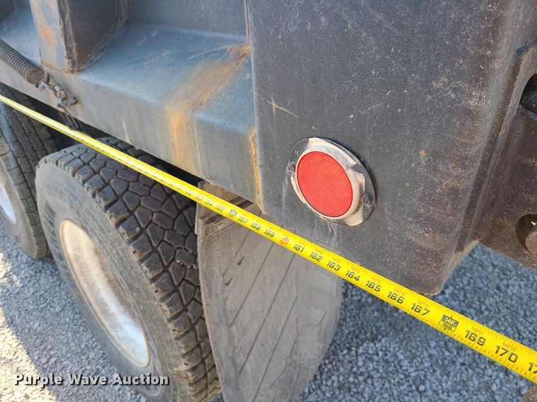 image for item MX9659 2002 International 4900  dump truck